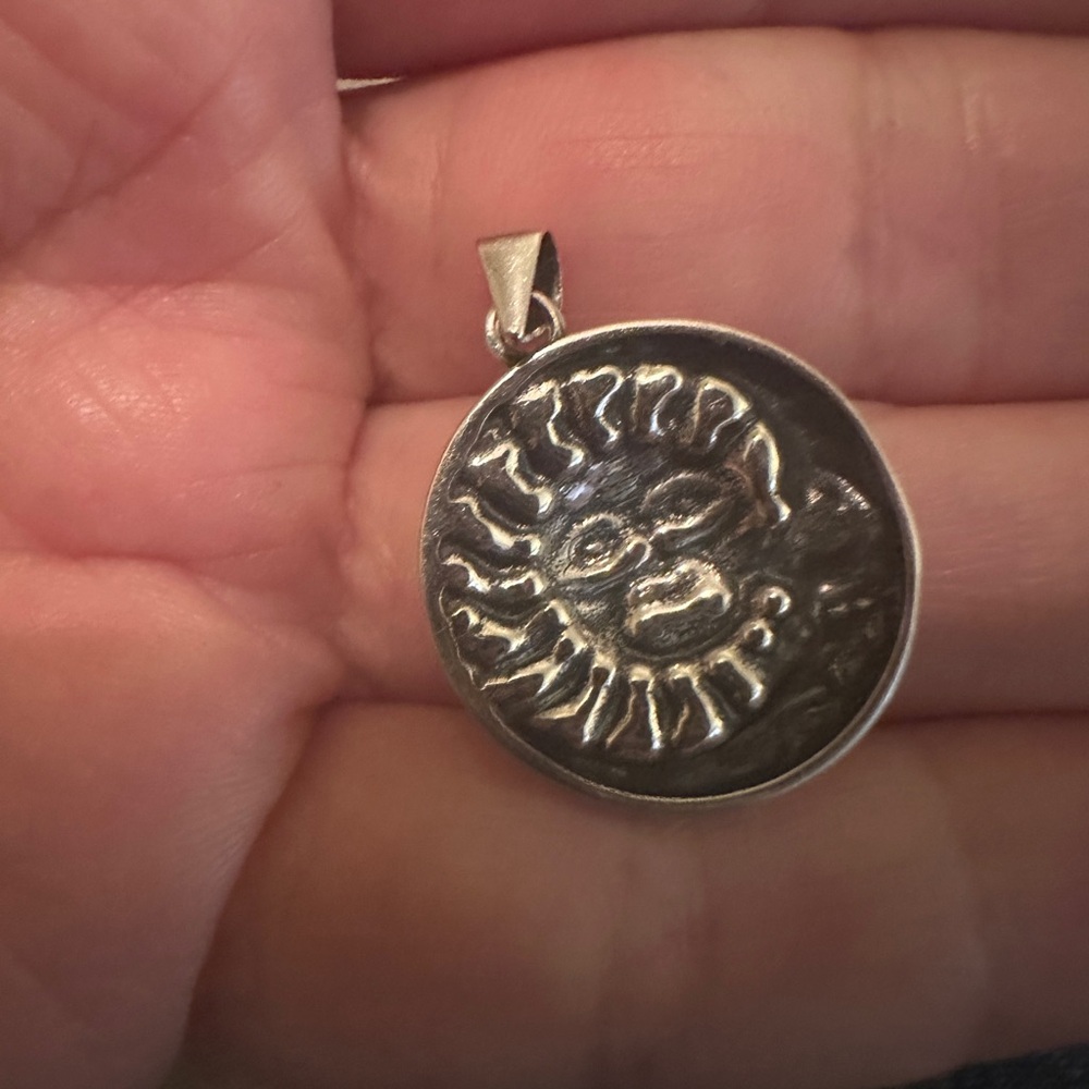 Silver plated sun and moon pendant - Picture 3 of 3